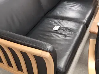 SKOVBY MØBLER . 2 sofaer og 2 stole og sofabord