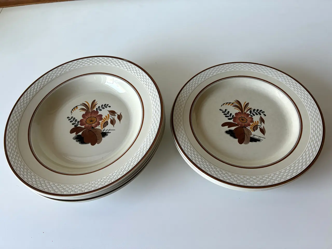 Billede 2 - Aluminia stel med 4 dybe og 4 frokost-tallerkner