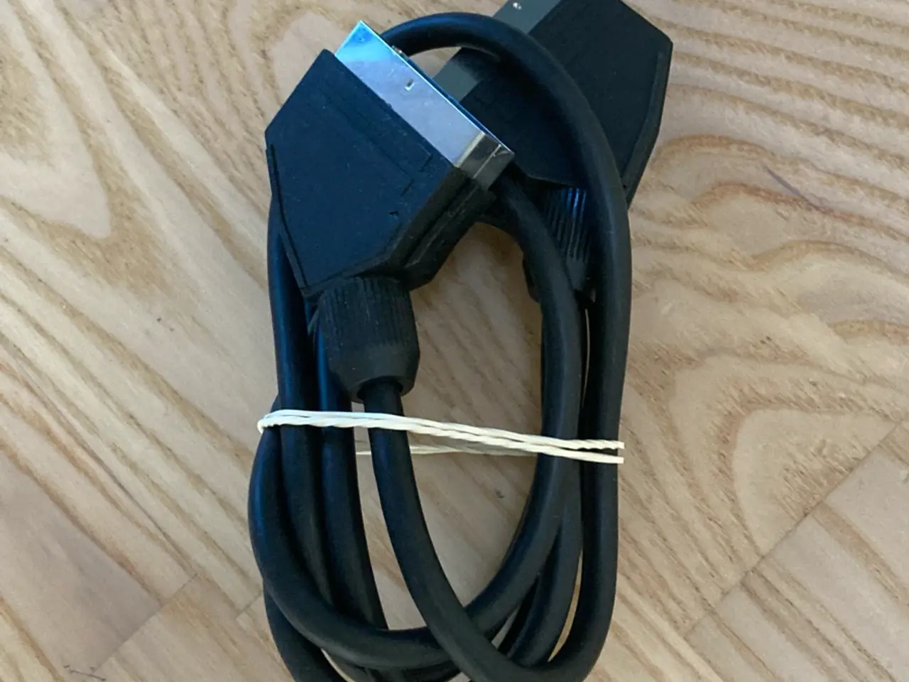 Billede 1 - Sort SCART-kabel, 135 cm