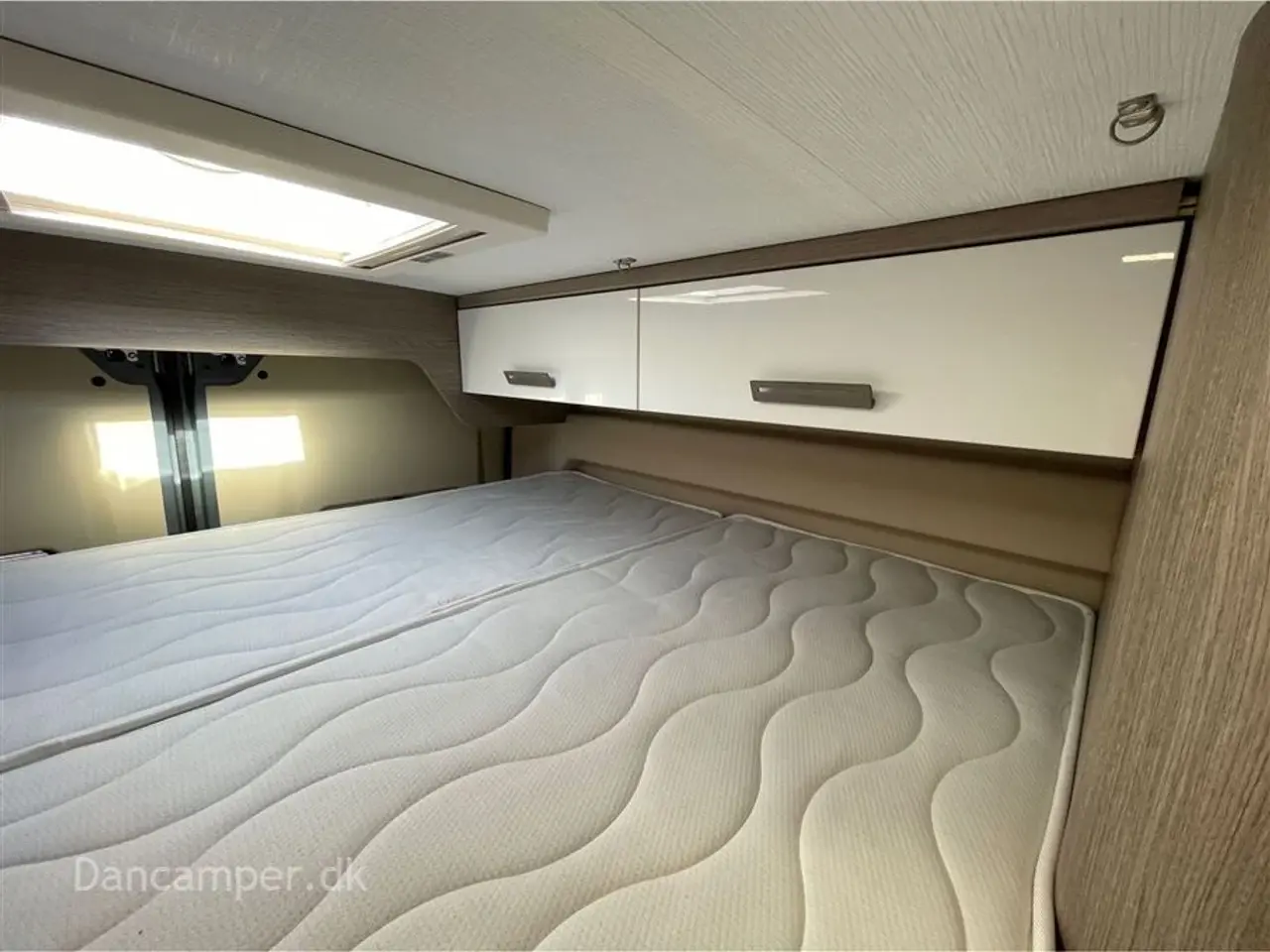 Billede 31 - 2023 - Chausson ROAD LINE V594 VIP MAX UNDER KLARGØRING! Super spændende, kort van med to dobbeltsenge på tværs i køjesystem. 2,2, L motor , 140 HK, solcelle og markise m.m.