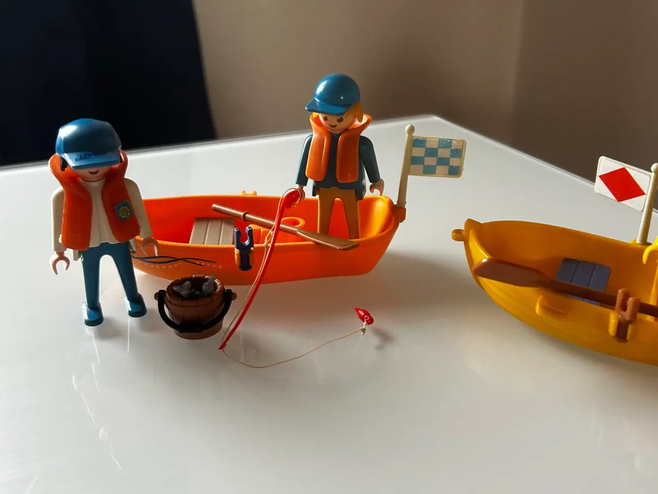 Billede 3 - Playmobil to fiskebåd med figurer