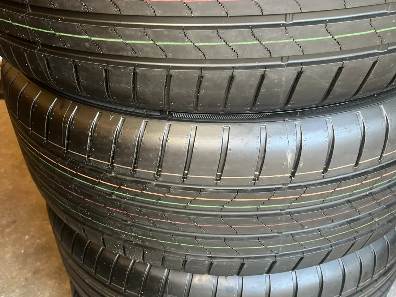 Billede 1 - Nye 215-45-20 Sommerdæk Bridgestone.