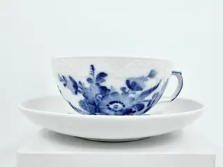 Blå Blomst Svejfet Tekop nr. 10-1551. sortering 3