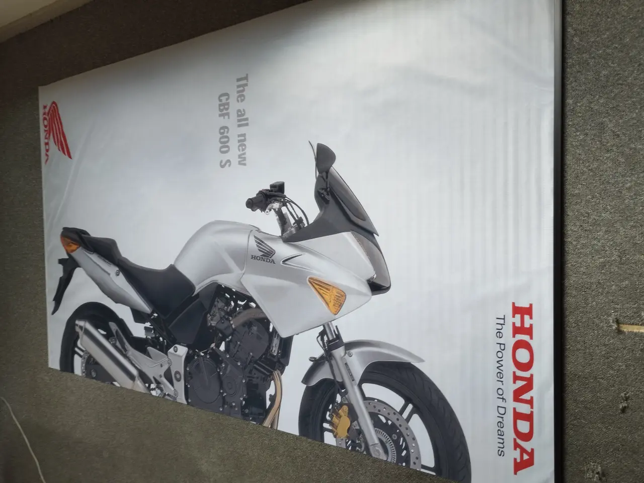 Billede 1 - Vægophæng i stof til Honda CBF 600 S.