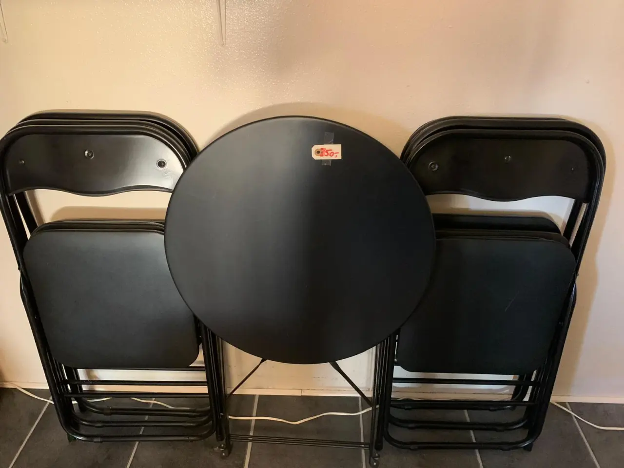 Billede 1 - Sammenklappeligt rundt bord med klapstole, sort