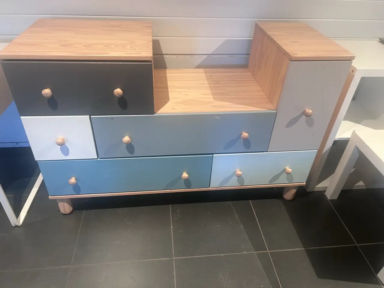 Billede 1 - Stor rummelig kommode