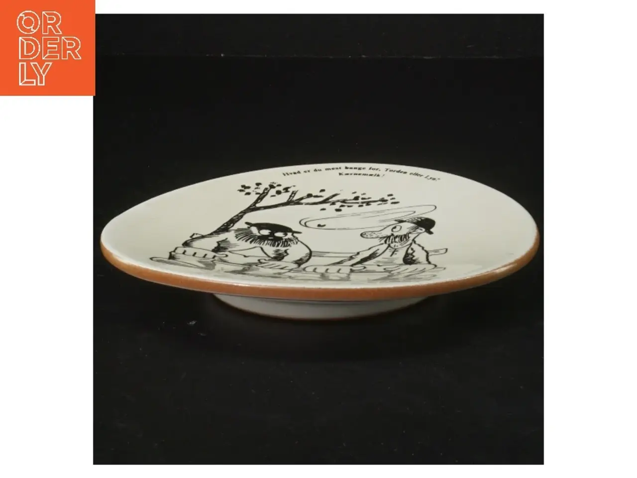 Billede 3 - Jensen Plate with Cartoon Illustration fra Knabstrup (str. Ø 15,5 cm)