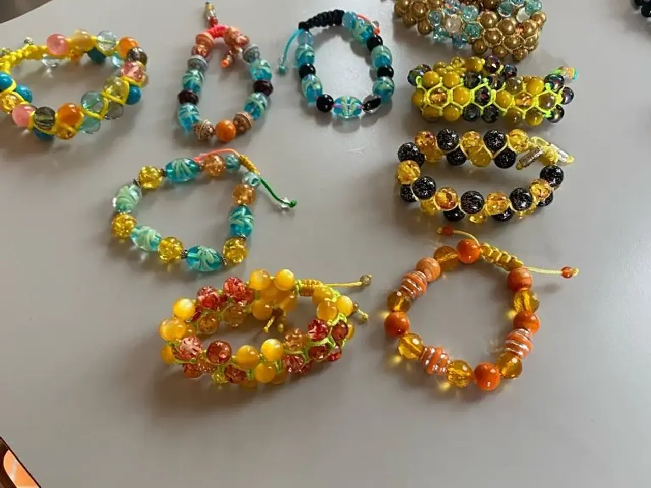 Billede 1 - Nye knyttede armbånd
