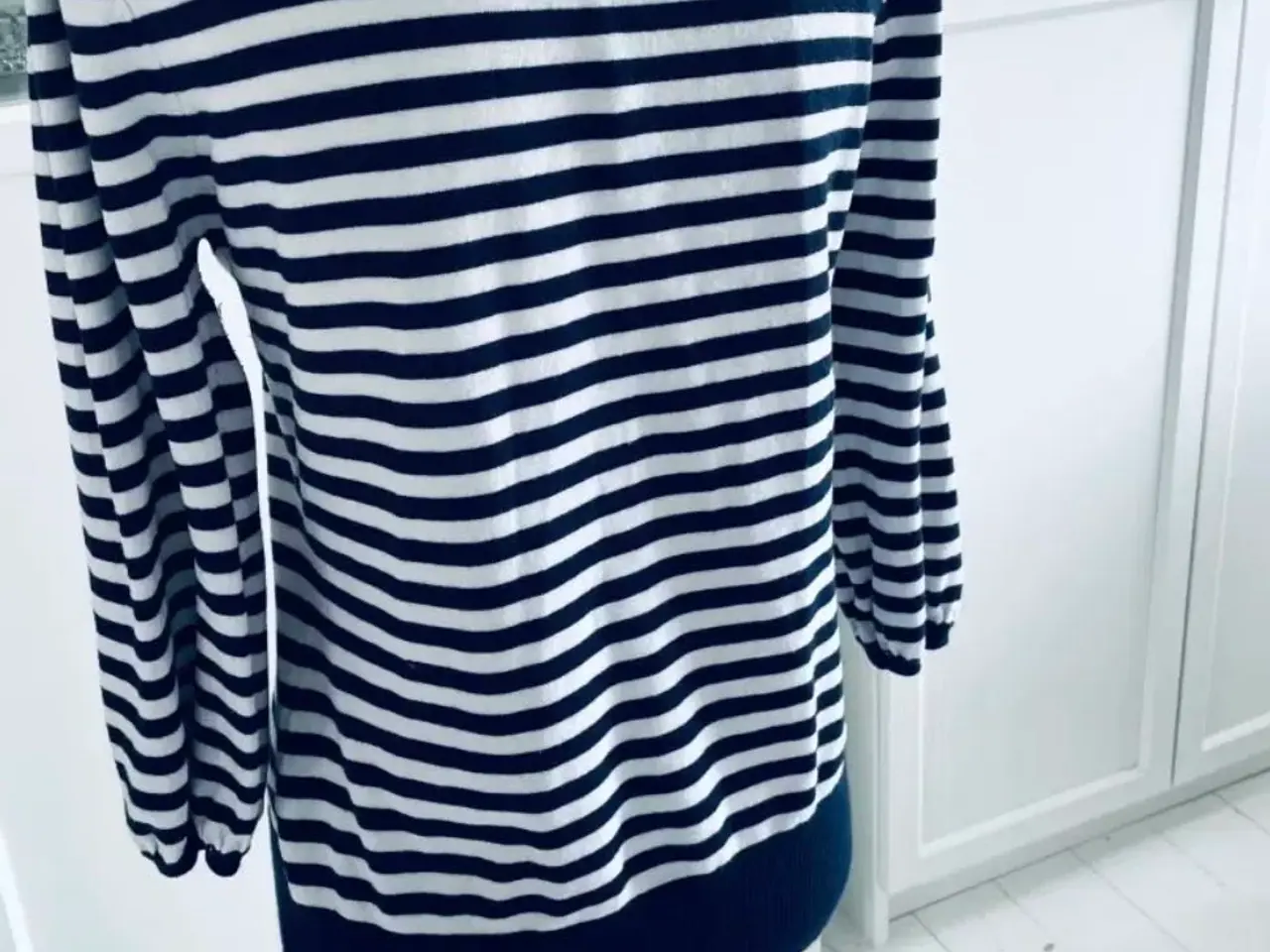 Billede 3 - Cardigan i mørkeblå og hvid 