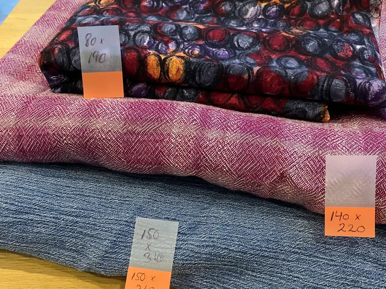 Billede 5 - Store stykker stof til mange stykker tøj
