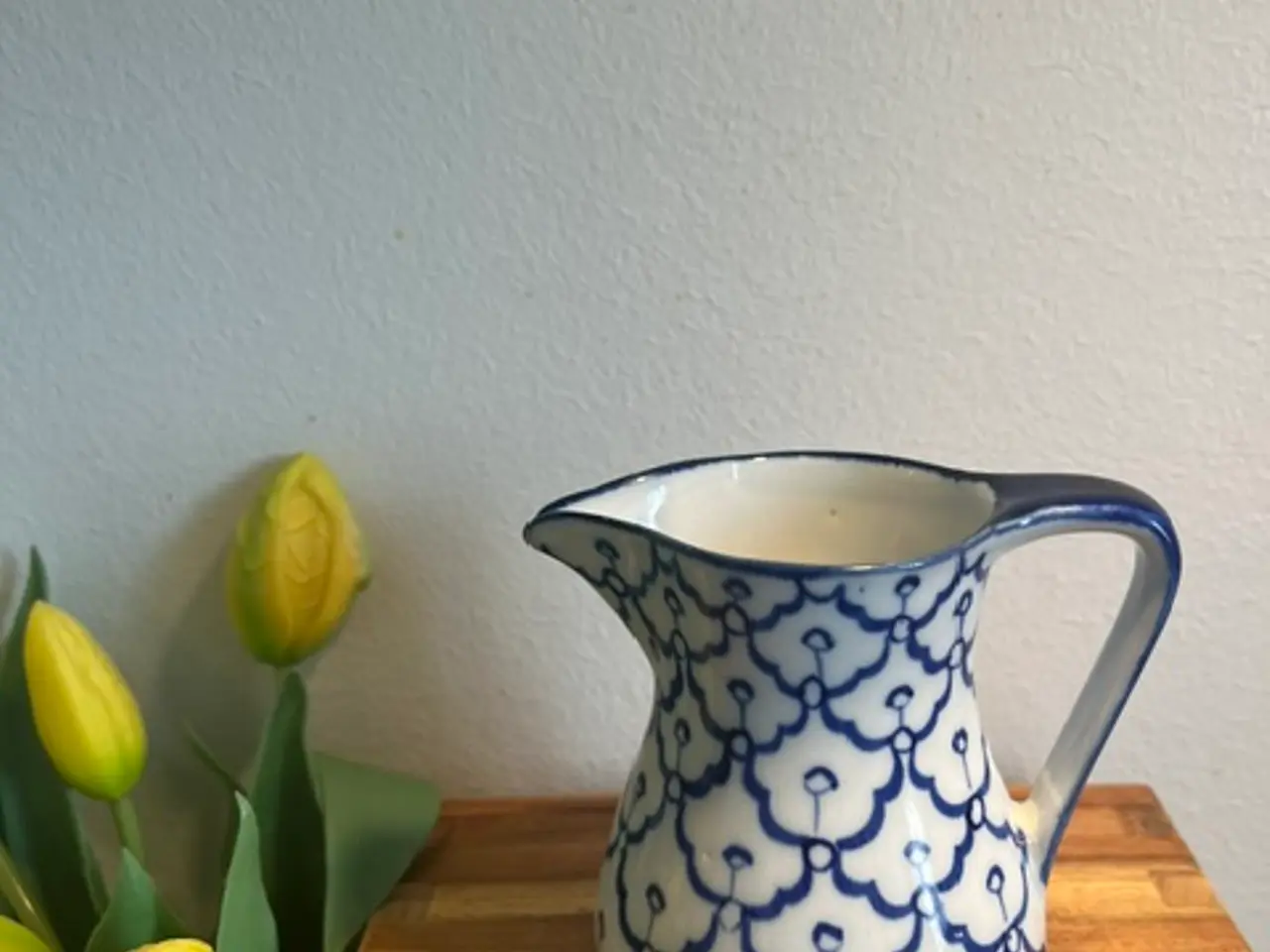 Billede 1 - Blå/hvid porcelænskande m/ananasmønster Højde10cm 