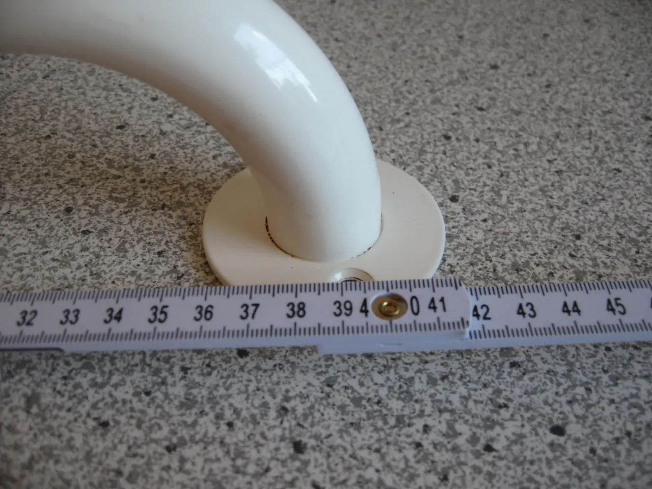Billede 2 - Hvidt støttegreb i metal – 35-40 cm