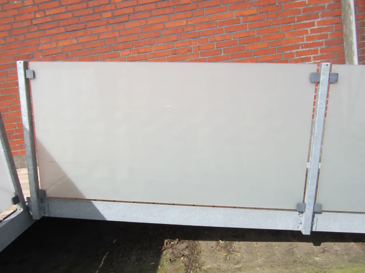 Billede 2 - glas gelænder 3 stk stolper samt 2 glas til påmont