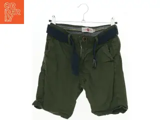 Grønne shorts med bælte (str. 140)