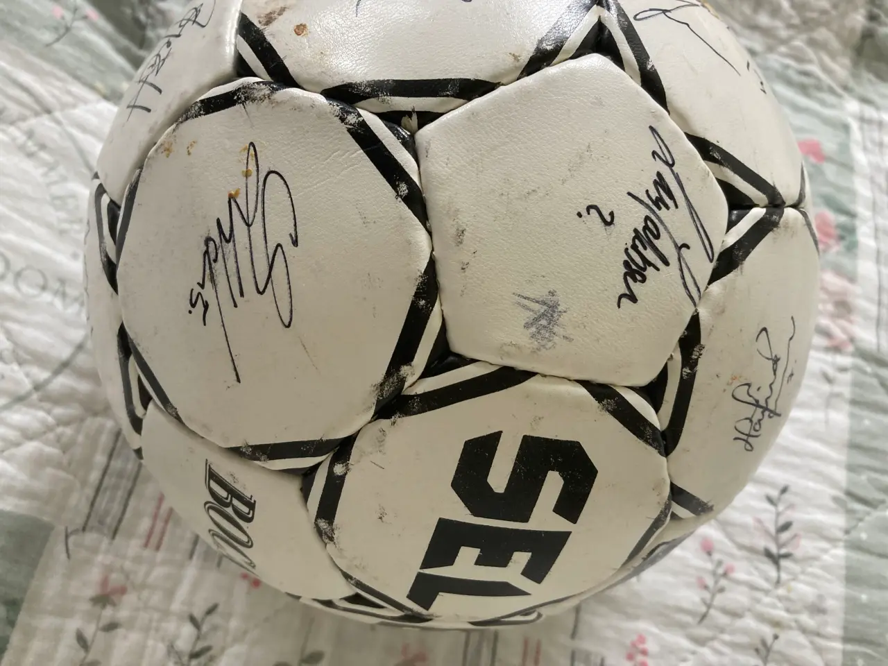 Billede 4 - EFB kampbold med autografer 2002/2003