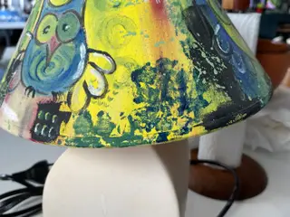 Bordlampe med håndmalet skærm 
