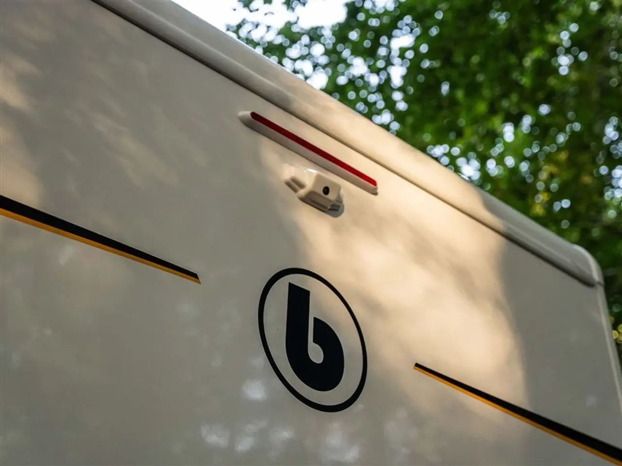 Billede 39 - 2027 - Benimar Sport 363 UP Automat gear - Dieselfyr - 12V kompressor køl - 200W solcelle