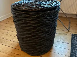 Kurv i robust træ