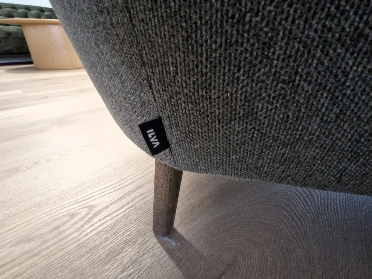 Billede 7 - Sofa i grøn-grå stof med god siddekomfort