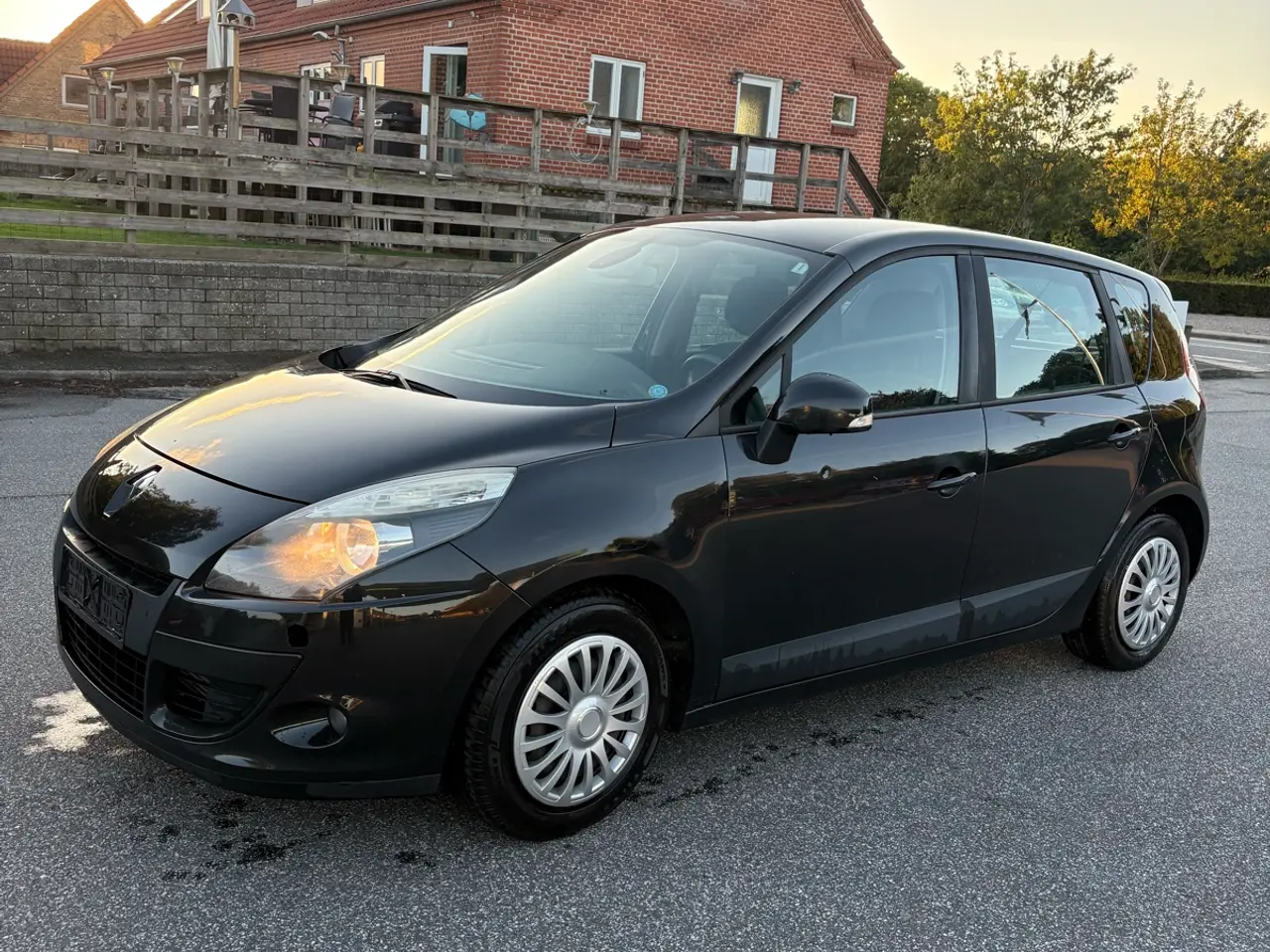 Billede 2 - 🚗 Renault Scénic 1.9 dCi – 130 HK – Årgang 2010 f