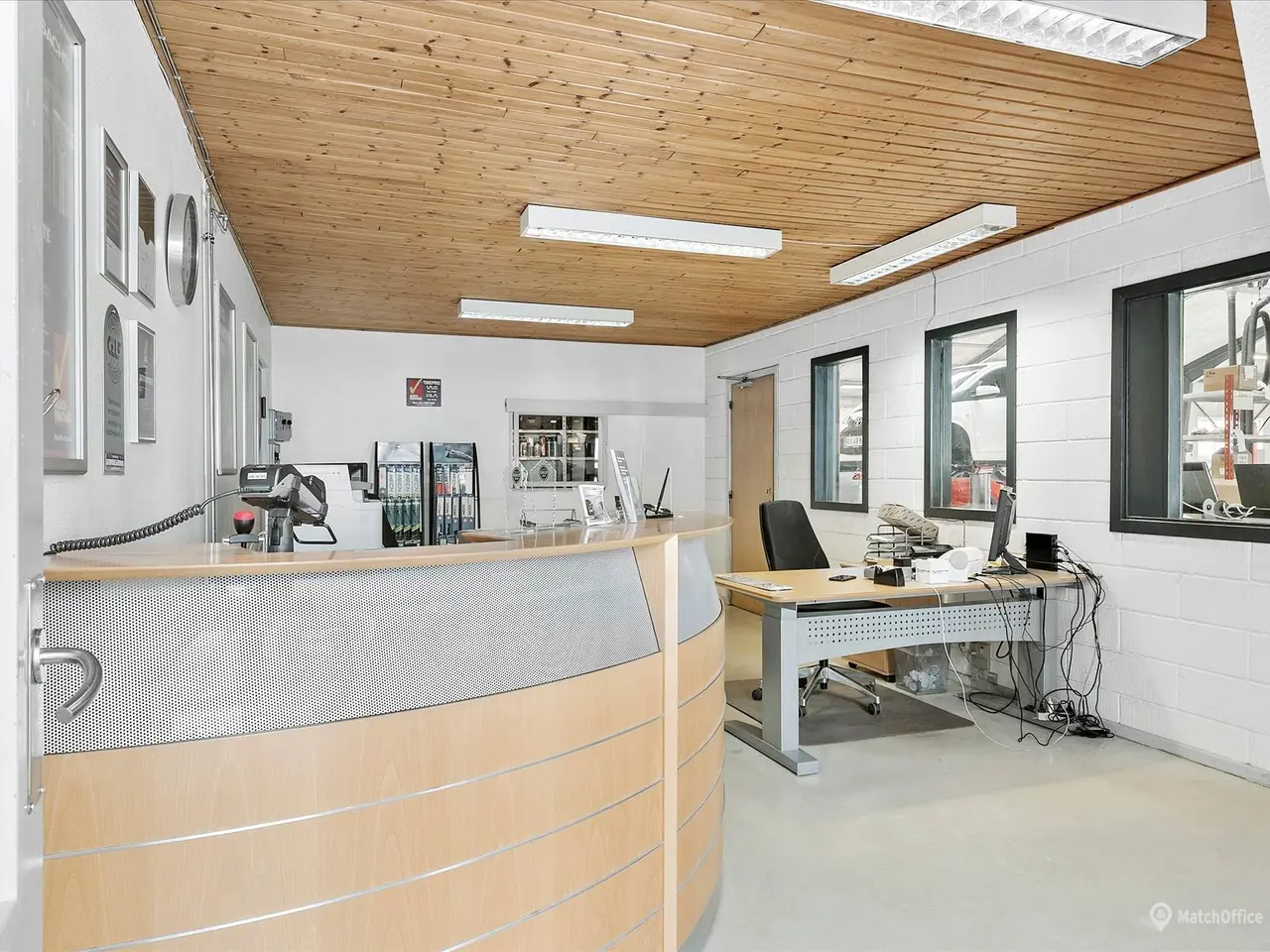 Billede 9 - Bilforretning med meget udenomsplads