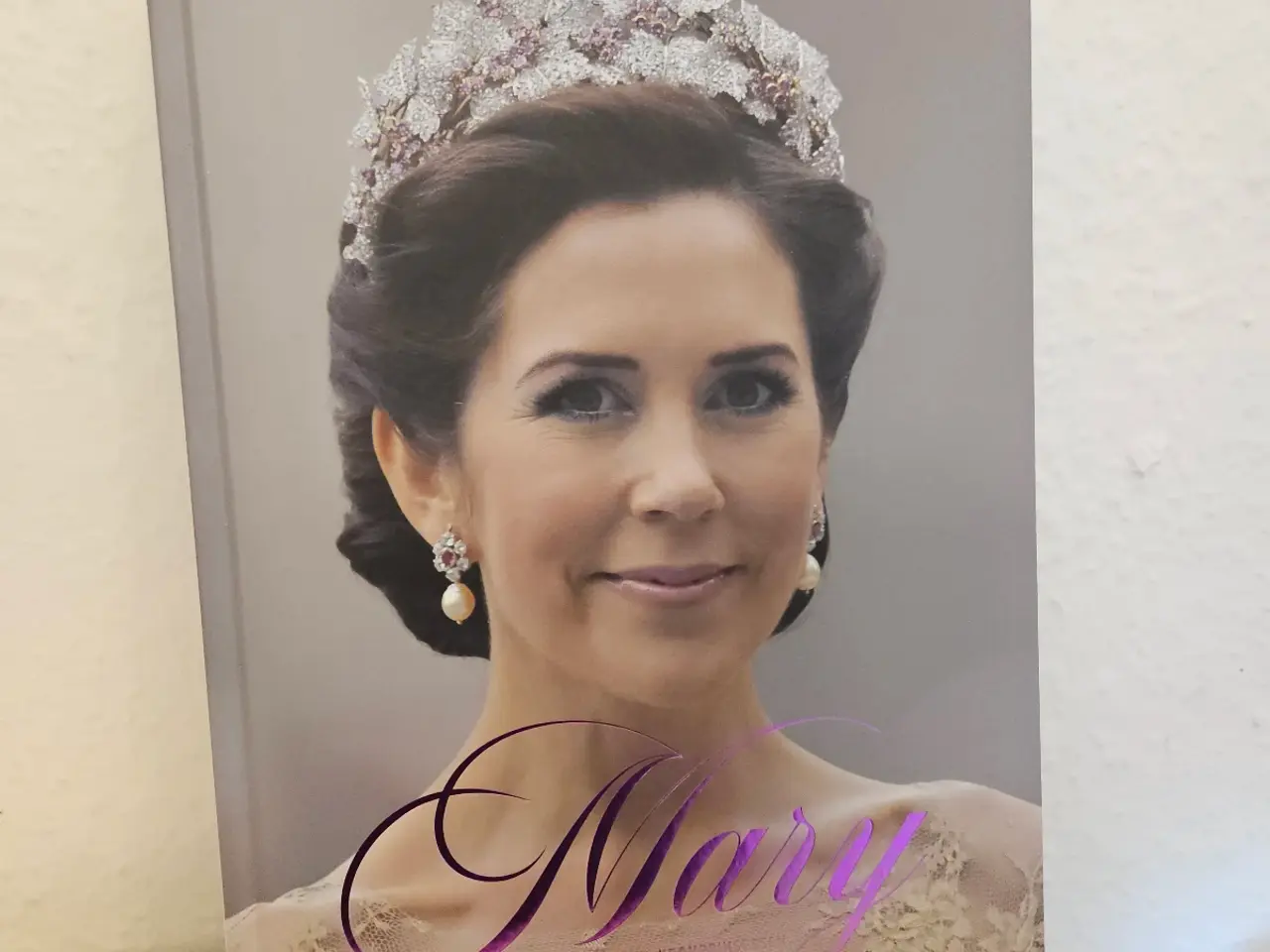 Billede 1 - Bog om Kronprinsesse Mary 