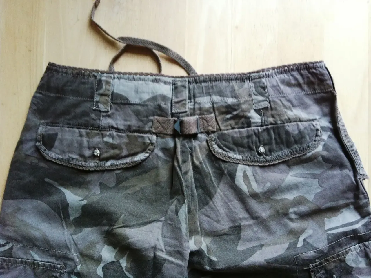 Billede 3 - Bukser, camouflager farve,Str: S, 60 kr