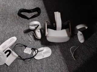 Oculus Quest 2 VR headset 