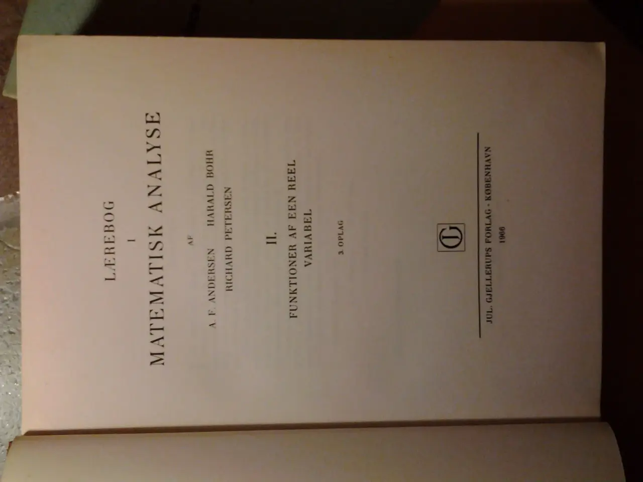 Billede 1 - Andersen, Bohr, Petersen. Giv bud.