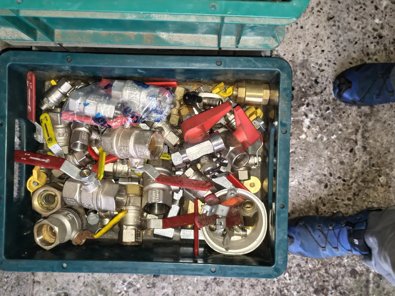 Billede 1 - Fittings, messing, termometre, rørophæng osv.