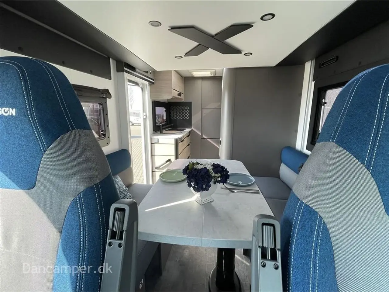 Billede 13 - 2024 - Chausson X650 Exclusive line   TILBUDSPRIS kr. 999.900,- SPAR kr. 50.000,- Camper med stor Lounge og siddegruppe, 9-trins automatgear, sænkeseng, stor garage, specialfælge, Connect- og X-tilbehørspakke ,