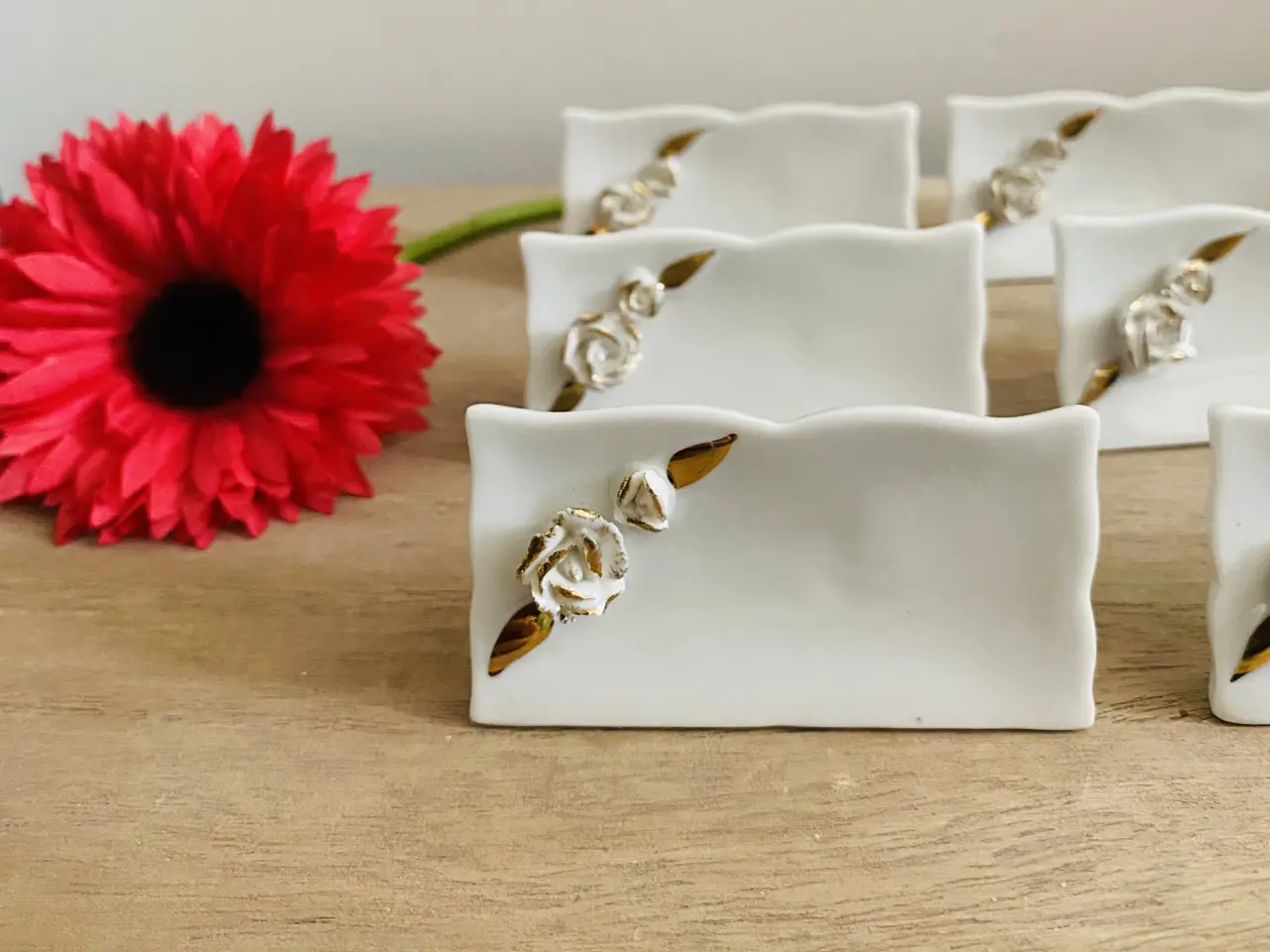 Billede 2 - 6 stks yndige vintage navneskilte i porcelæn