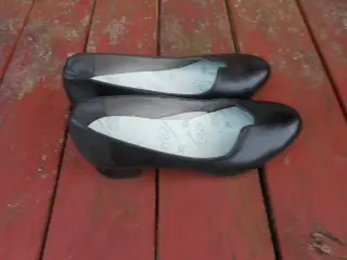 Plads til dine tær. Sorte Dame Pumps.