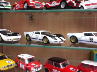 FORD GT 1/43
