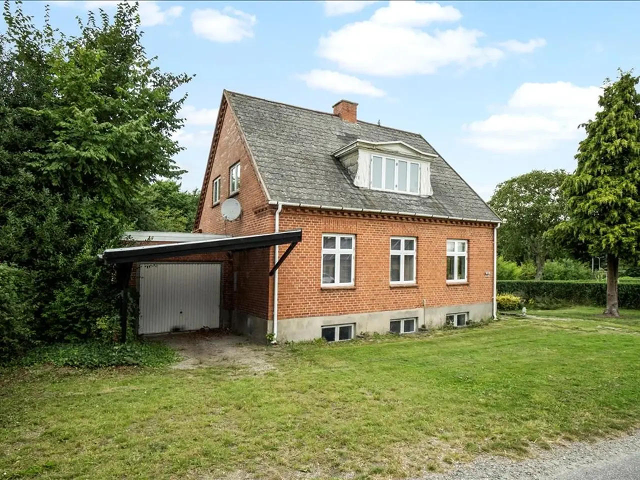 Billede 1 - Klassisk rødstenvilla