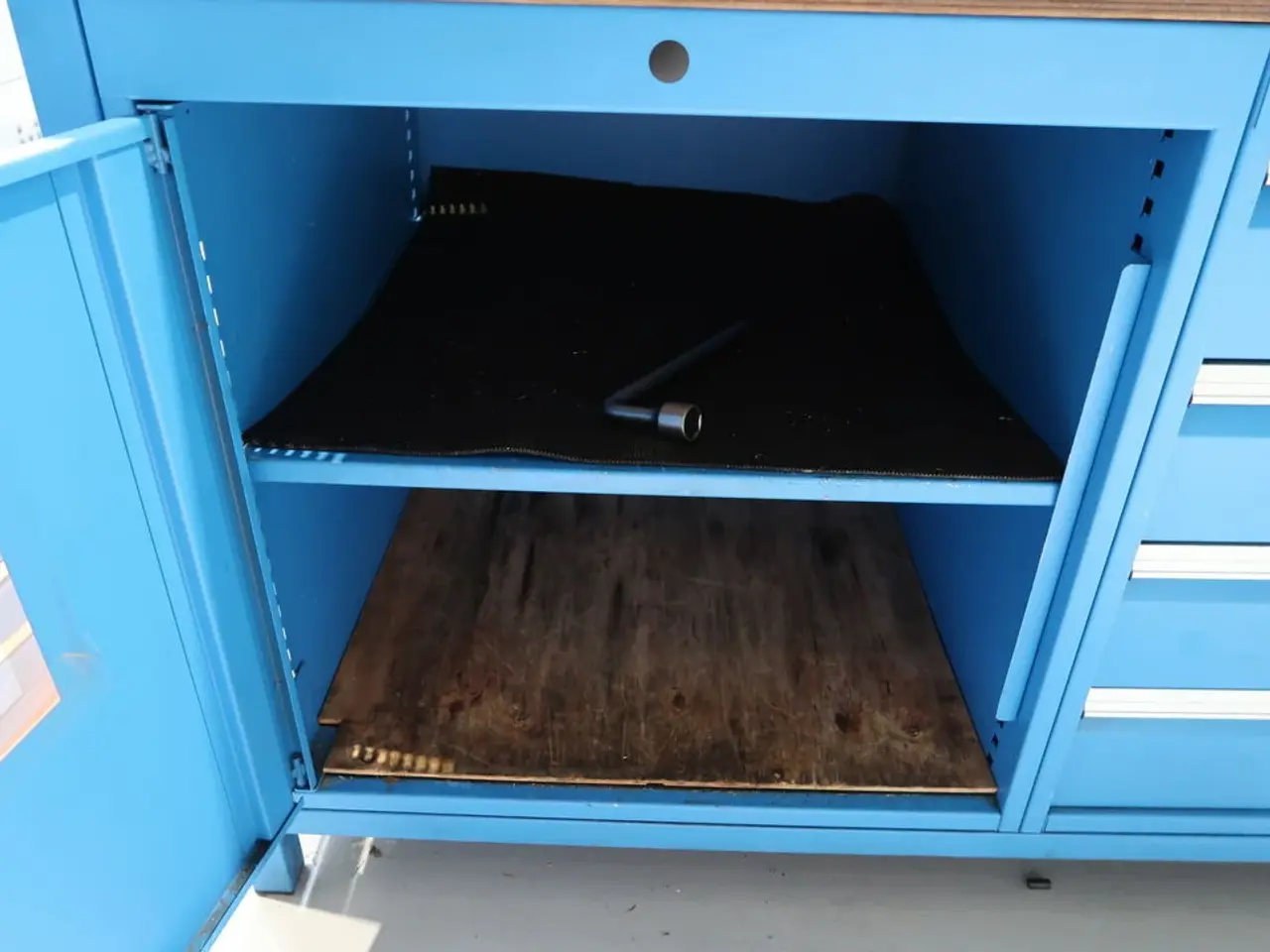 Billede 6 - Arbejdsbord BEDRUNKA+HIRTH uden indhold