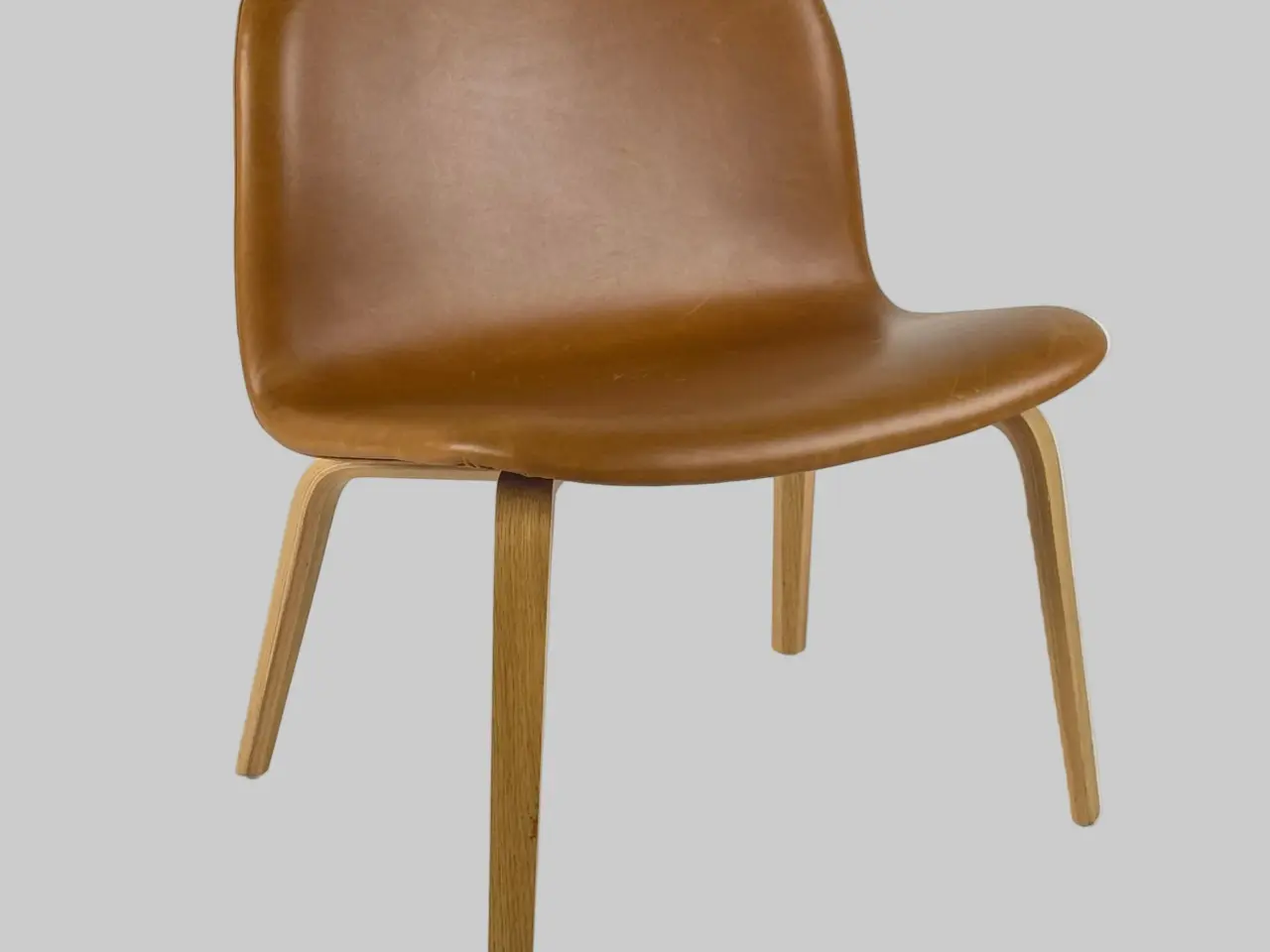 Billede 1 - Muuto Visu Loungestol – Cognac Læder/Eg Stel