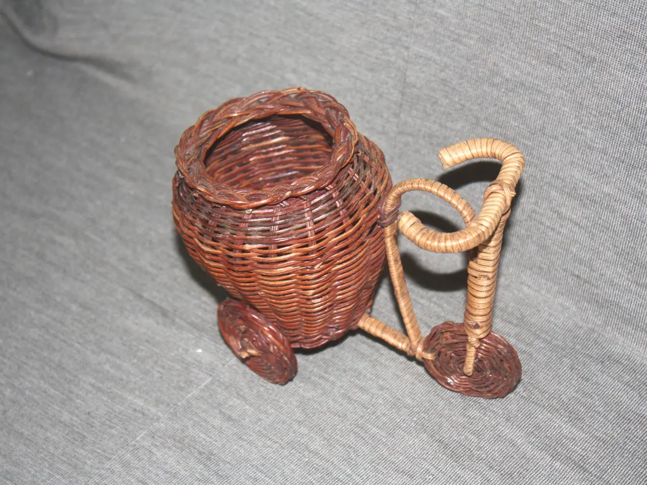 Billede 3 - Kurv / Flettet figur til Påske længde 16 cm
