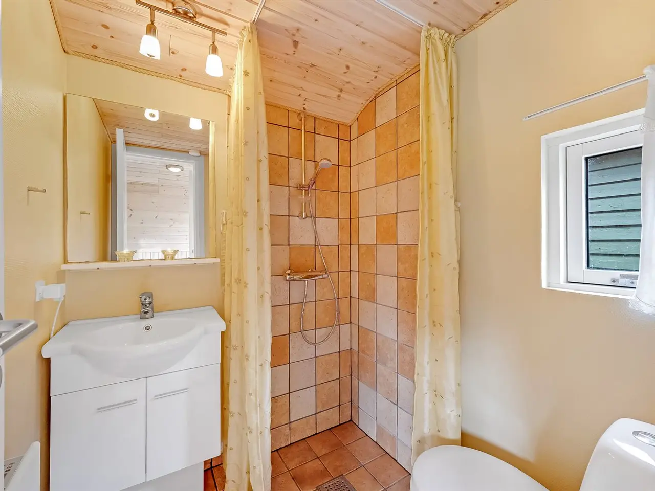 Billede 8 - Dejligt sommerhus udlejes i roligt område