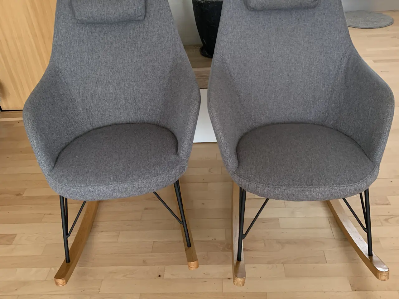 Billede 1 - 2 gyngestole, grå