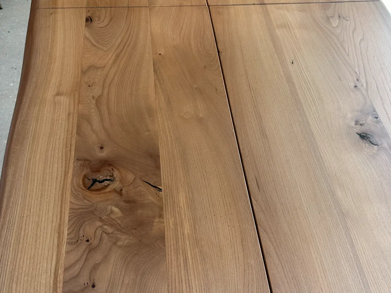 Billede 1 - Plankebord i massiv elm fra Kærbygård
