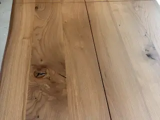 Plankebord i massiv elm fra Kærbygård