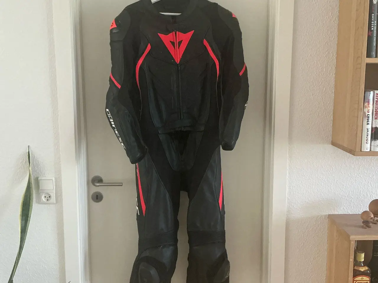 Billede 1 - 2-delt læderdragt fra Dainese
