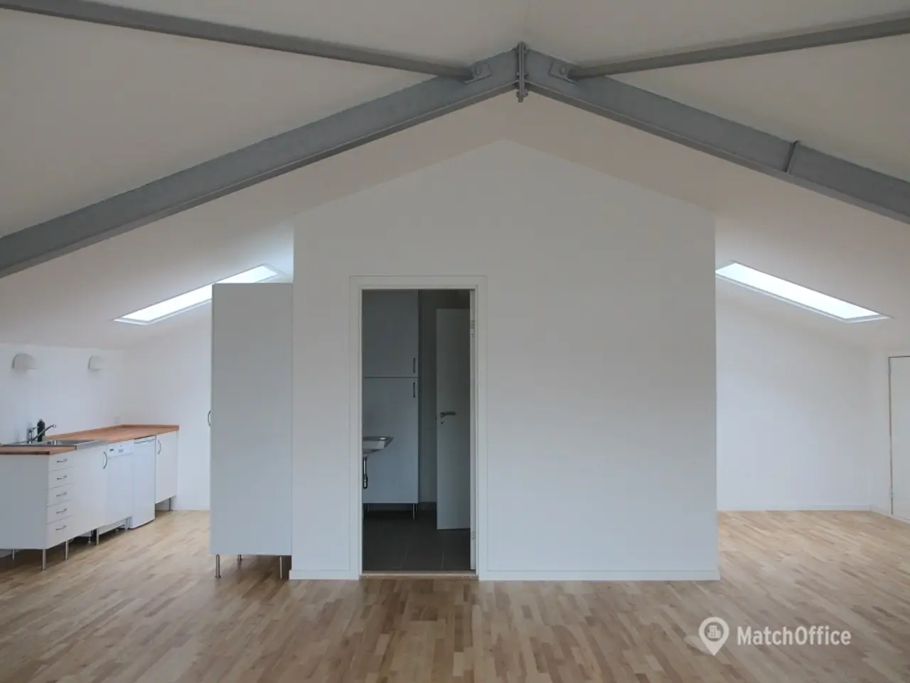 Billede 5 - Meget pænt loft kontorlokale