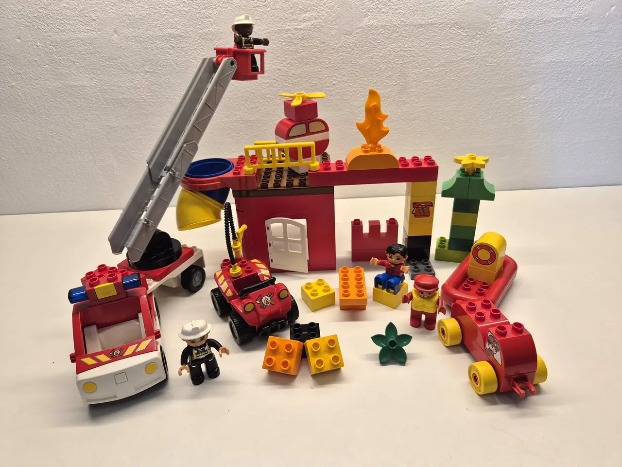 Billede 1 - Duplo Brandstation, Stigevogn, Brandbil 