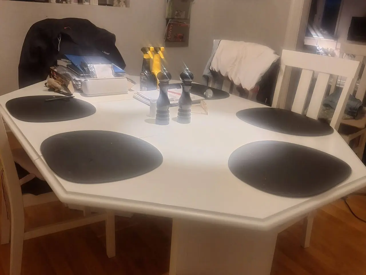 Billede 1 - Spisebord med 6 stole sælges