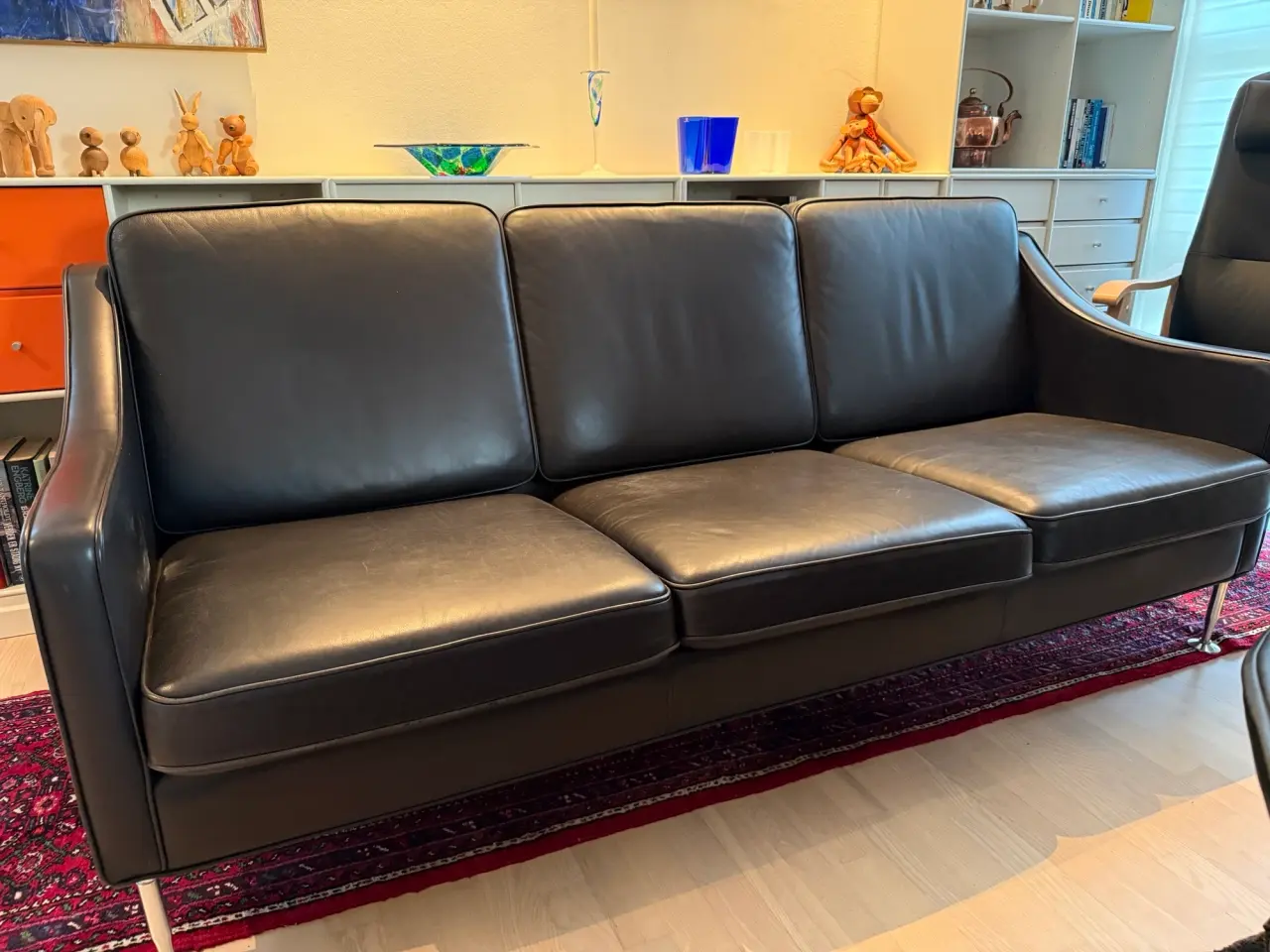 Billede 1 - Sort Hurup sofa i lækkert skind