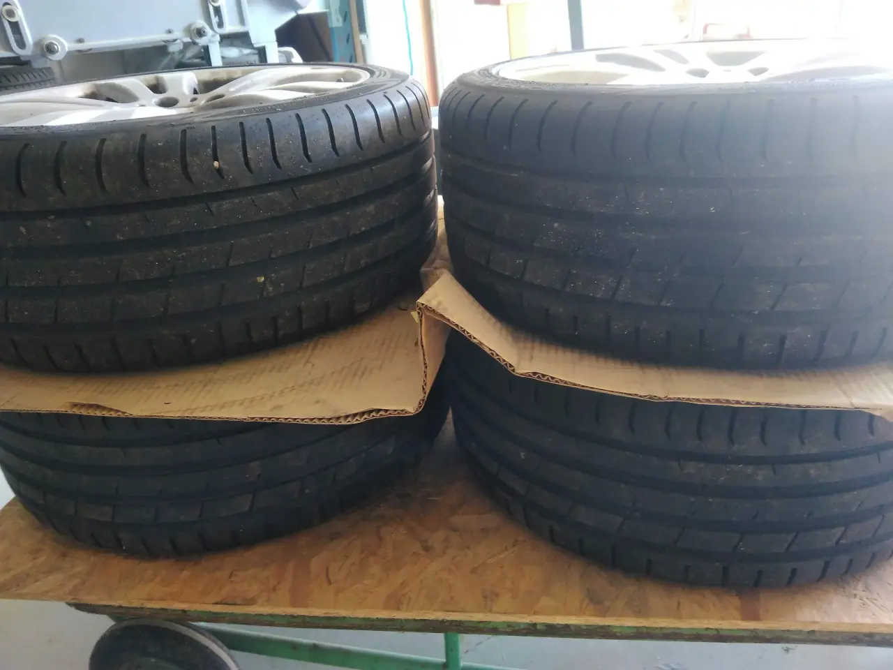 Billede 2 - 5x112, 235/40-18, Sommerdæk med fælg