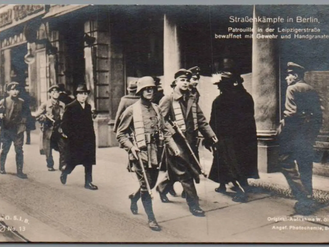 Billede 1 - Strassekämpfe in Berlin 1918 - Postkort - Tyskland - Brugt