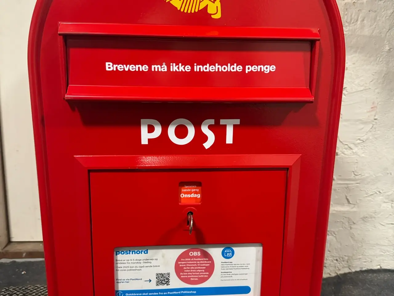Billede 3 - Den ikoniske røde postkasse